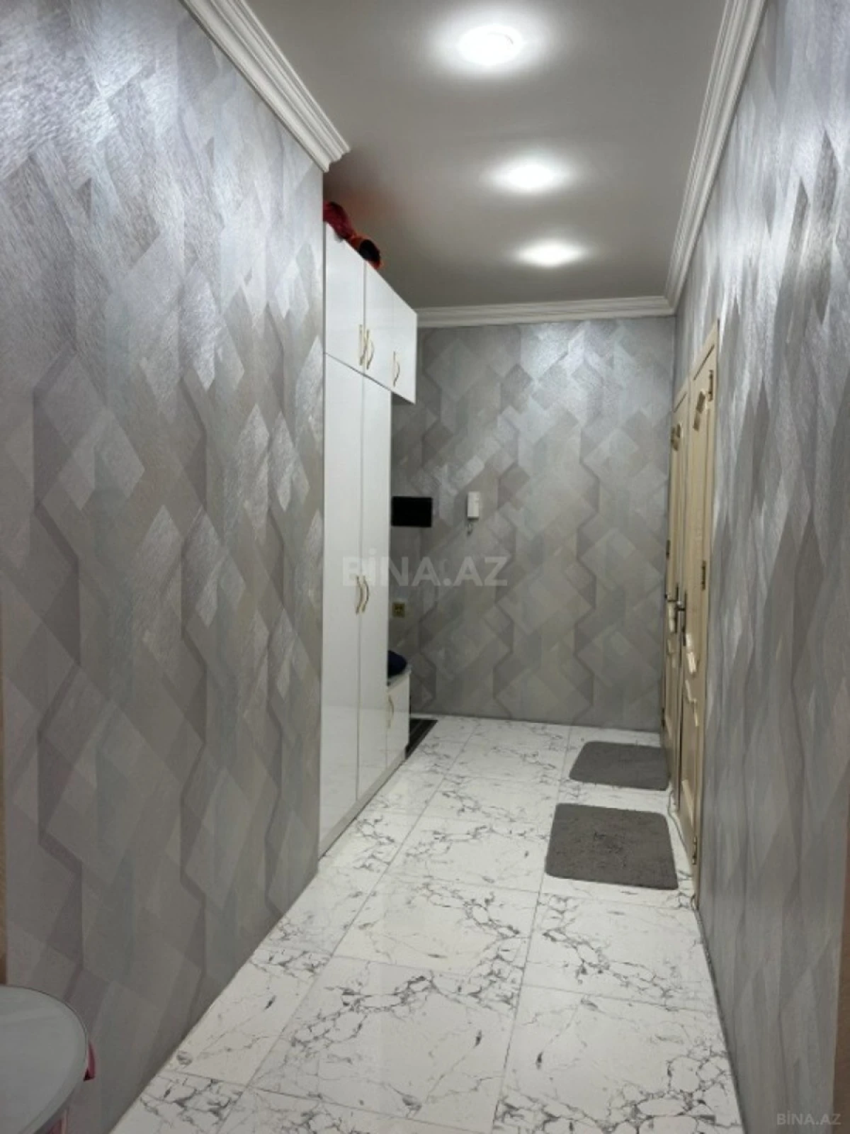 Satılır 4 otaqlı mənzil 157 m²