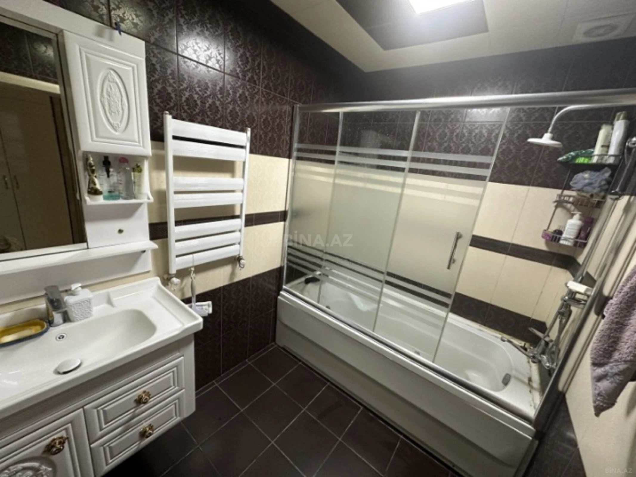 Satılır 4 otaqlı mənzil 157 m²