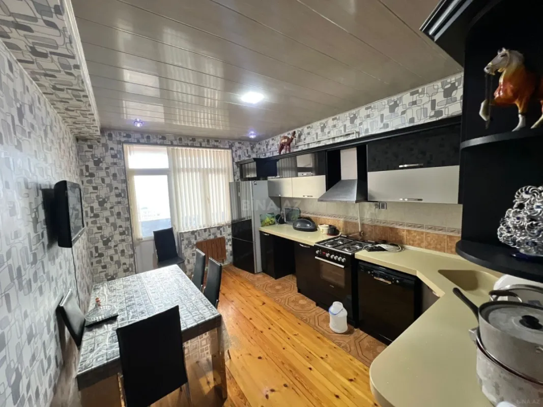 Satılır 3 otaqlı mənzil 140 m²