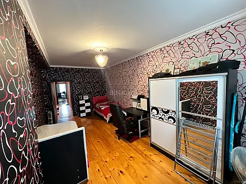 Satılır 3 otaqlı mənzil 140 m²