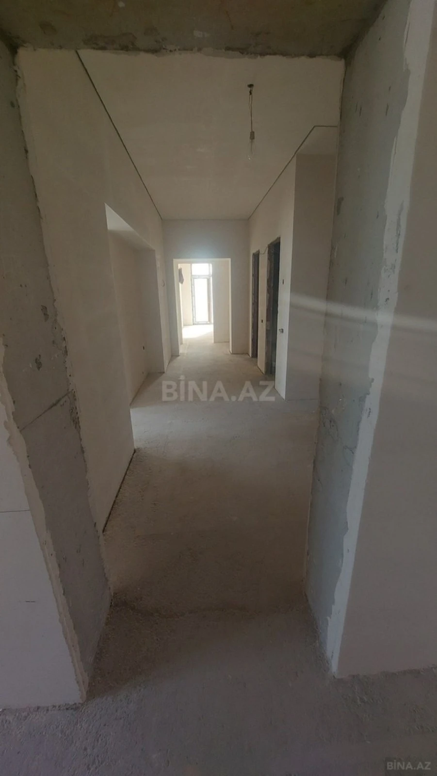 Satılır 3 otaqlı mənzil 136.4 m²