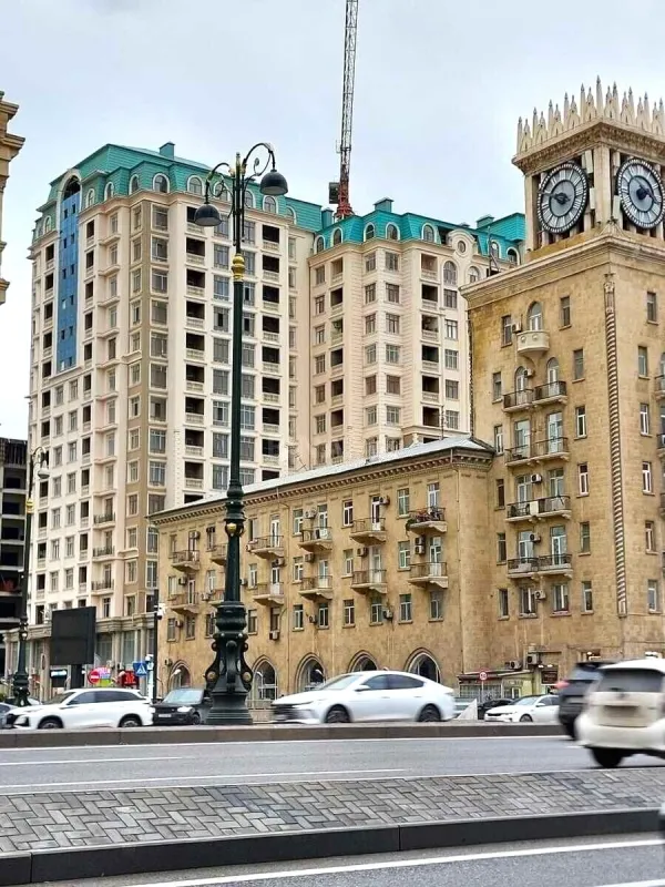 Satılır 3 otaqlı mənzil 136.4 m²