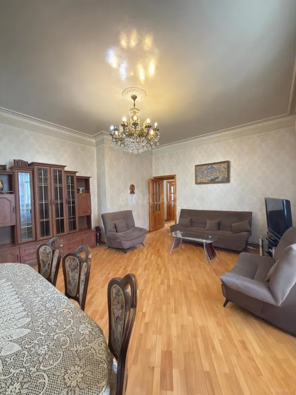 Kirayə verilir 3 otaqlı mənzil 90 m²