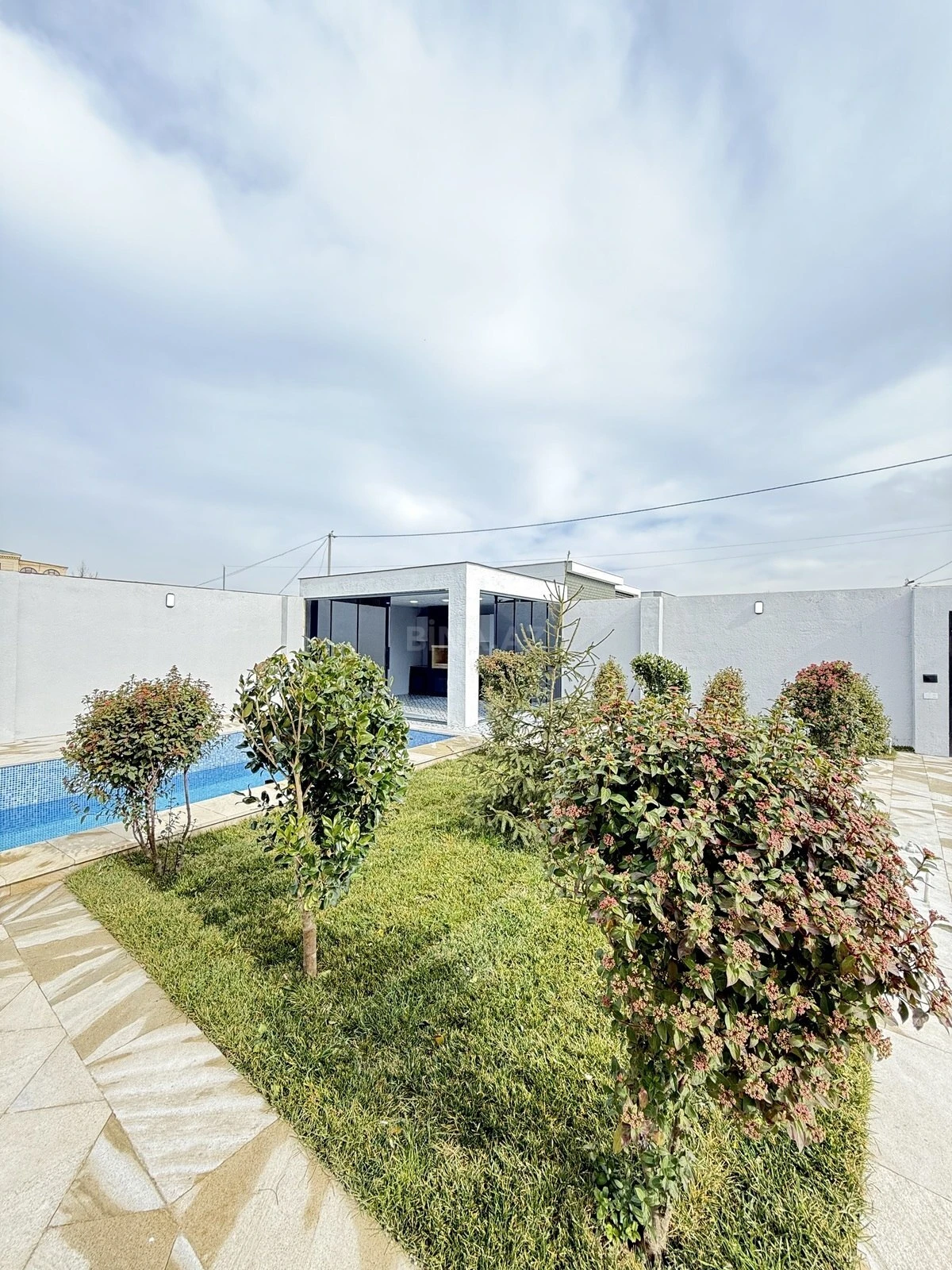 Satılır 4 otaqlı həyət evi 180 m²