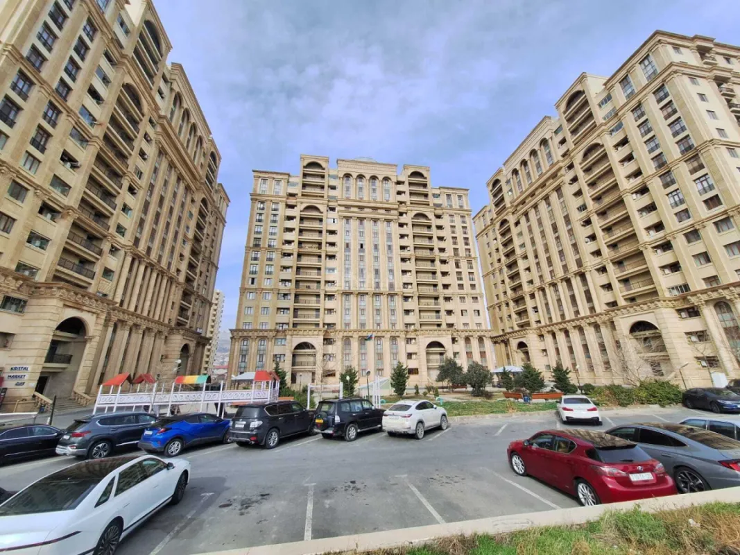 Satılır 3 otaqlı mənzil 117 m²