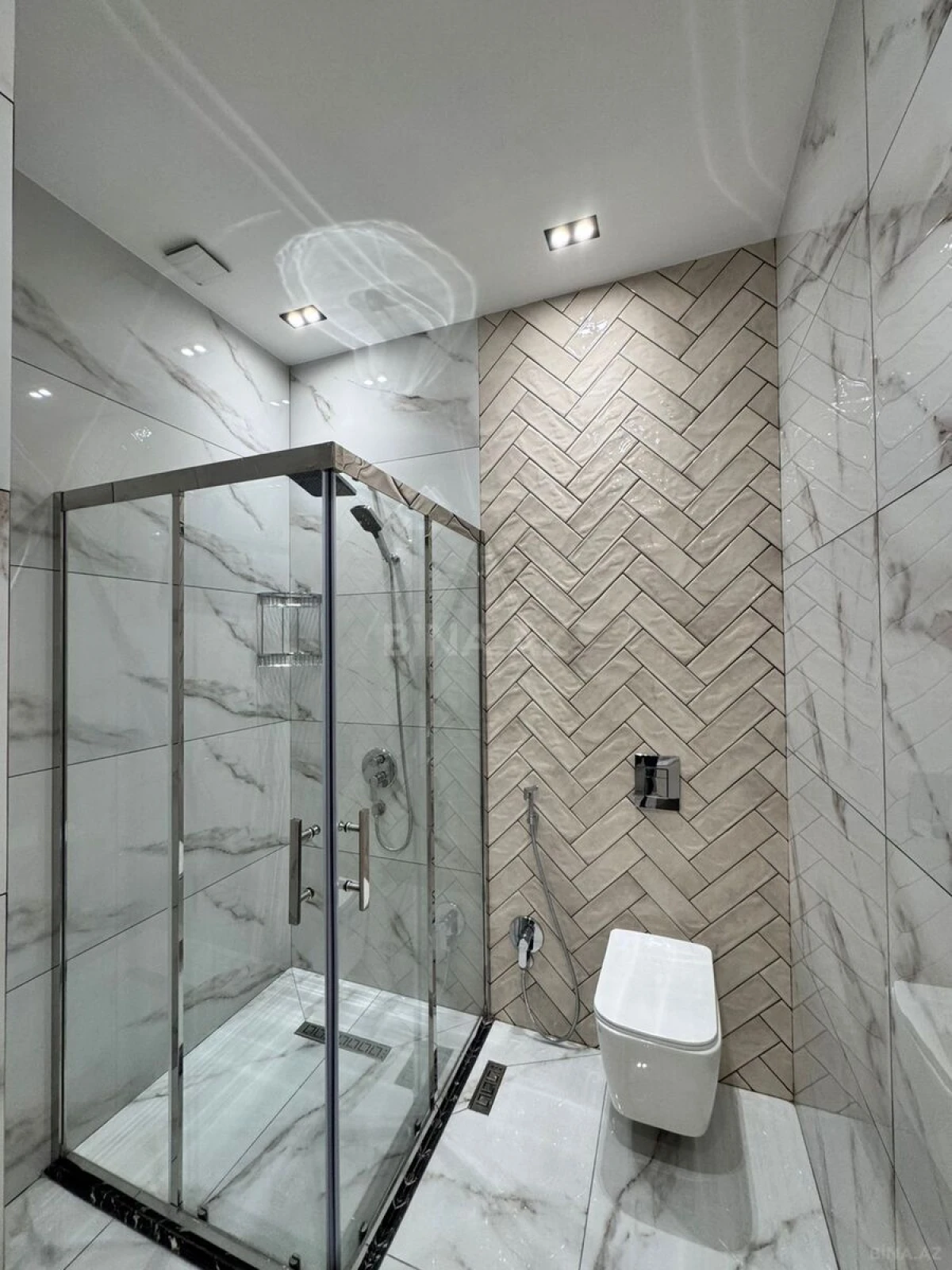 Satılır 2 otaqlı mənzil 86 m²