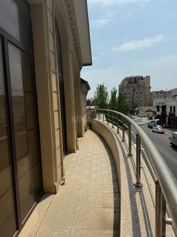 Satılır obyekt 300 m²