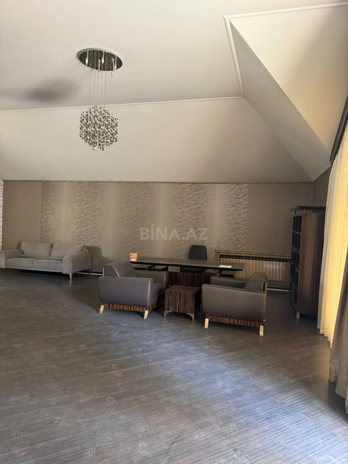 Satılır obyekt 300 m²