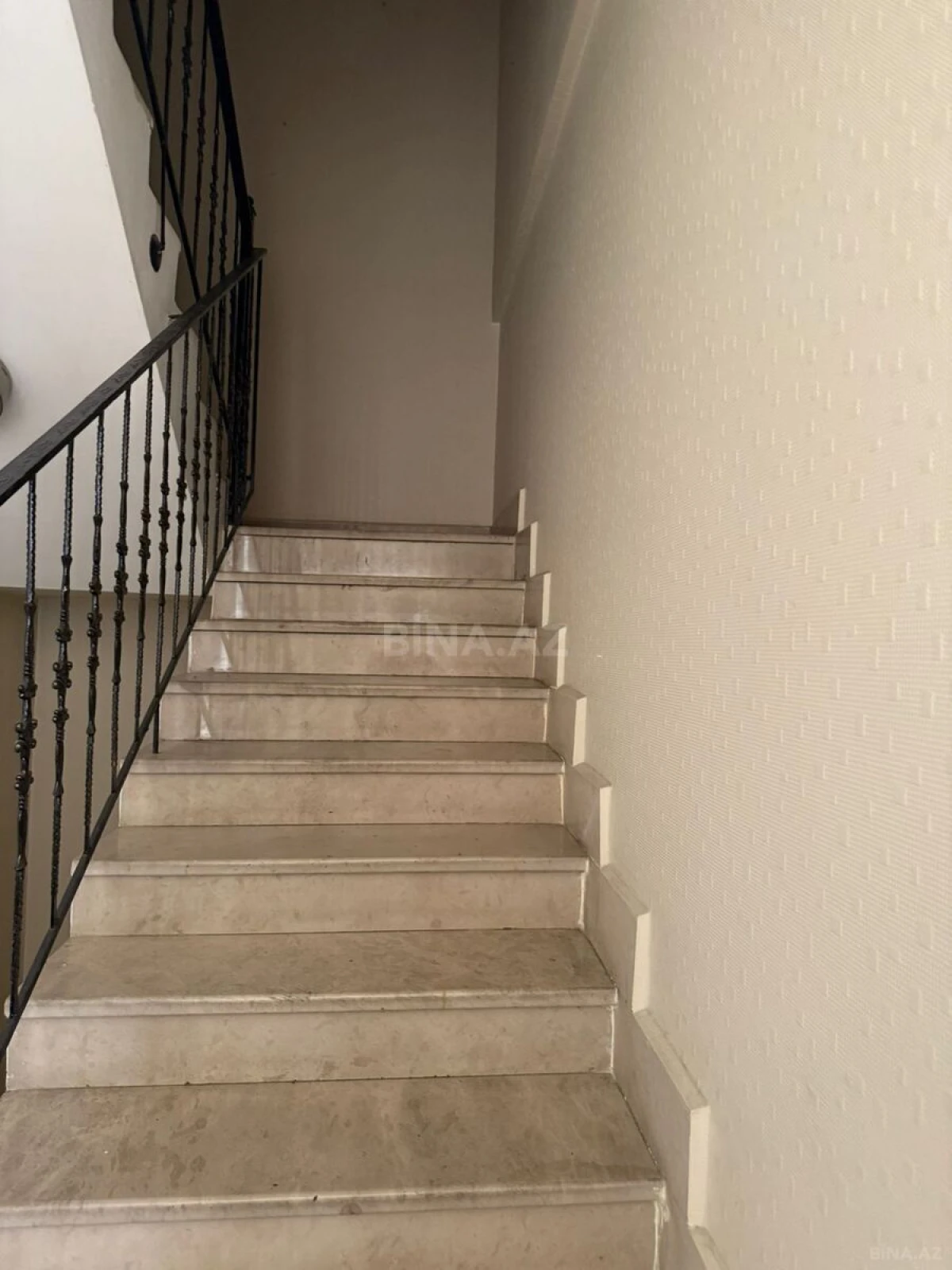 Satılır obyekt 300 m²