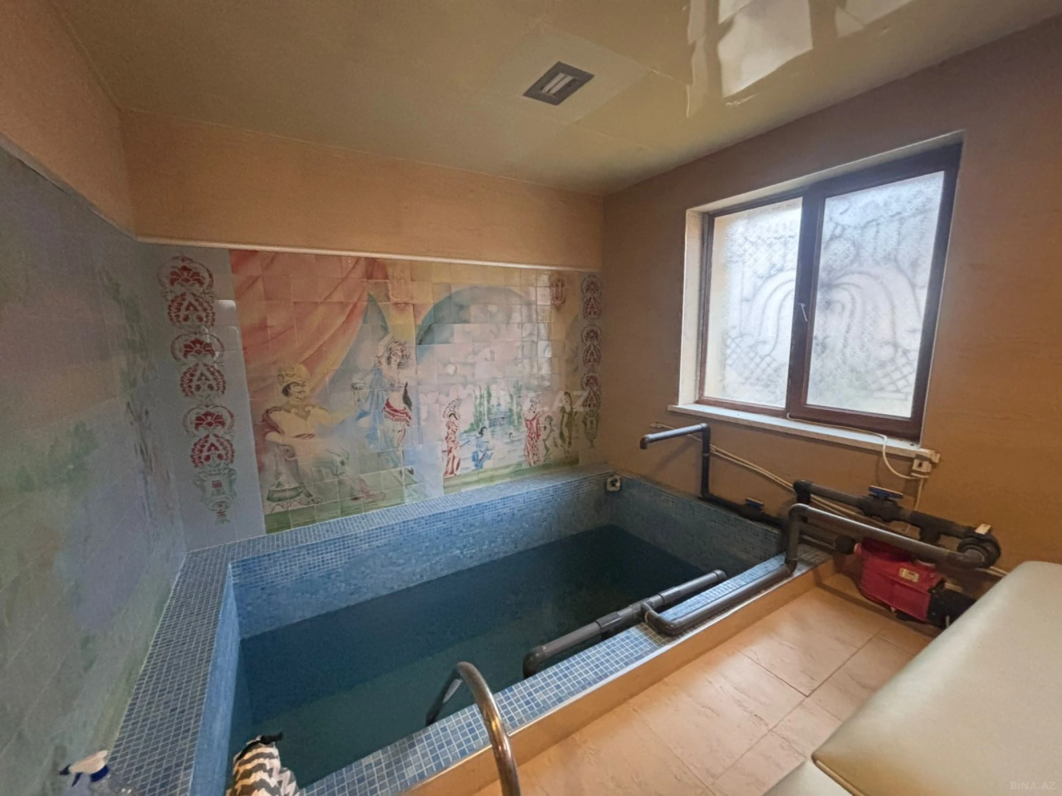 Satılır 9 otaqlı həyət evi 400 m²