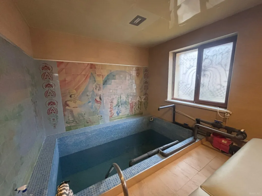 Satılır 9 otaqlı həyət evi 400 m²