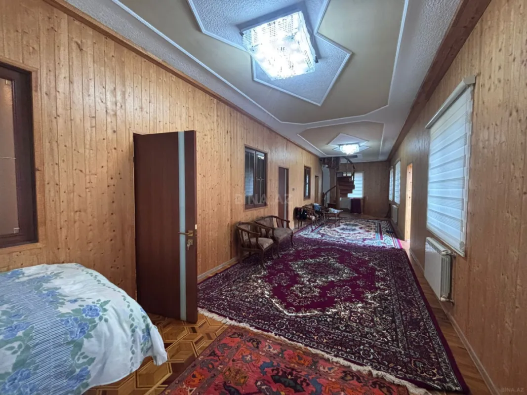 Satılır 9 otaqlı həyət evi 400 m²