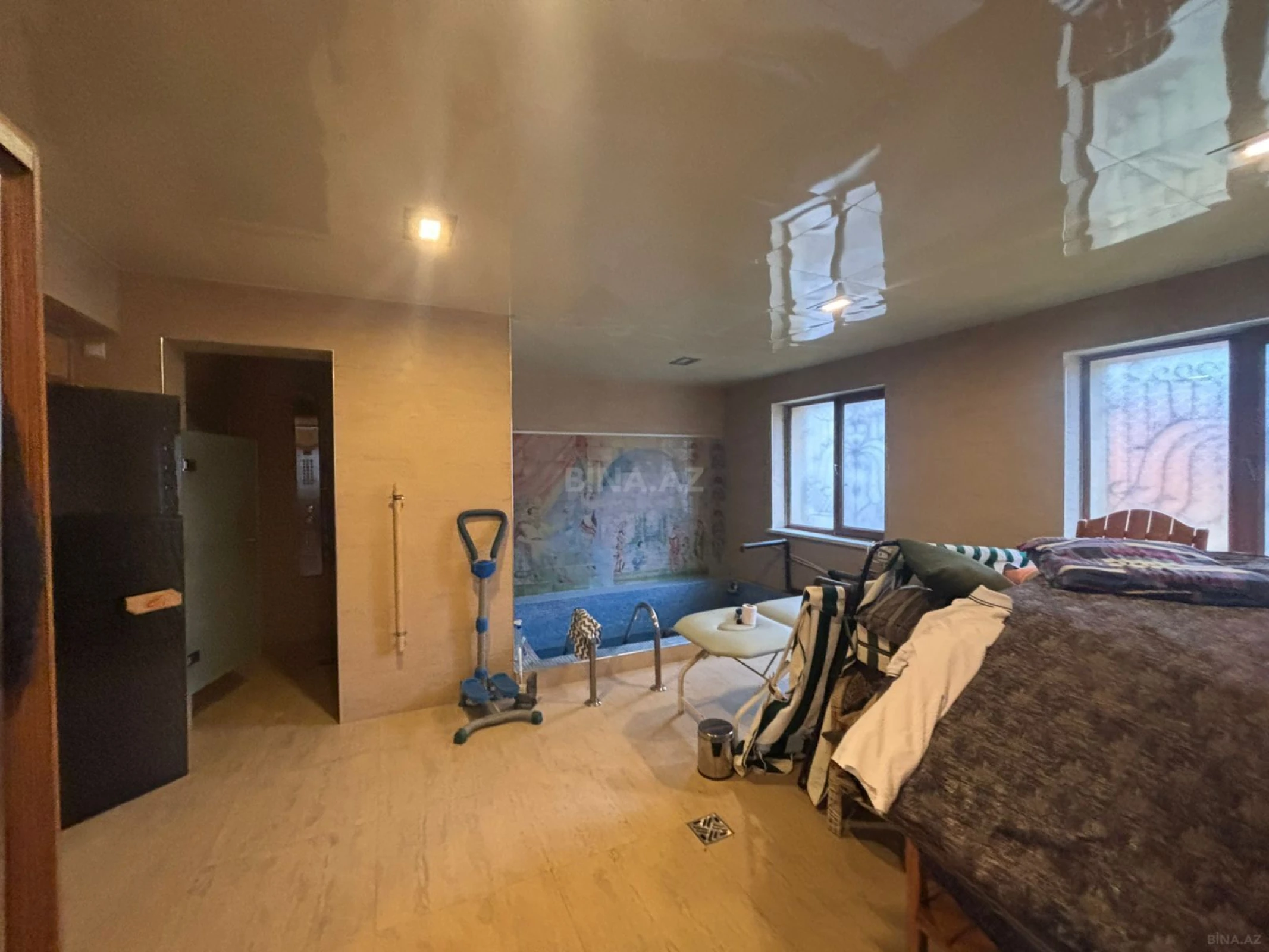 Satılır 9 otaqlı həyət evi 400 m²