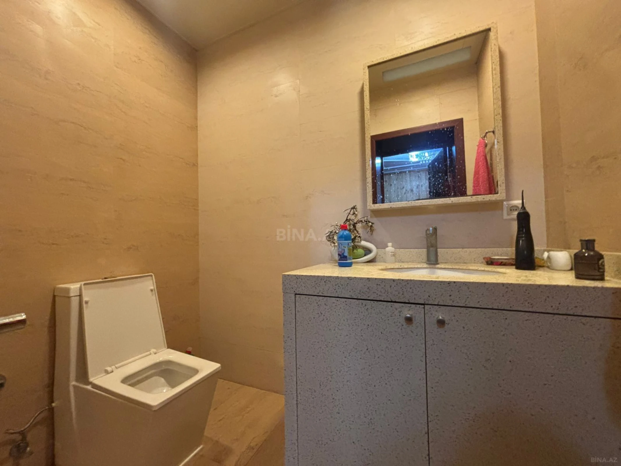 Satılır 9 otaqlı həyət evi 400 m²