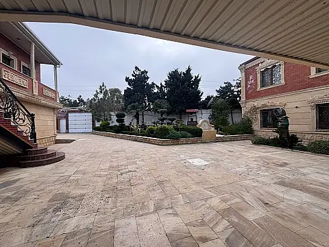 Satılır 9 otaqlı həyət evi 400 m²