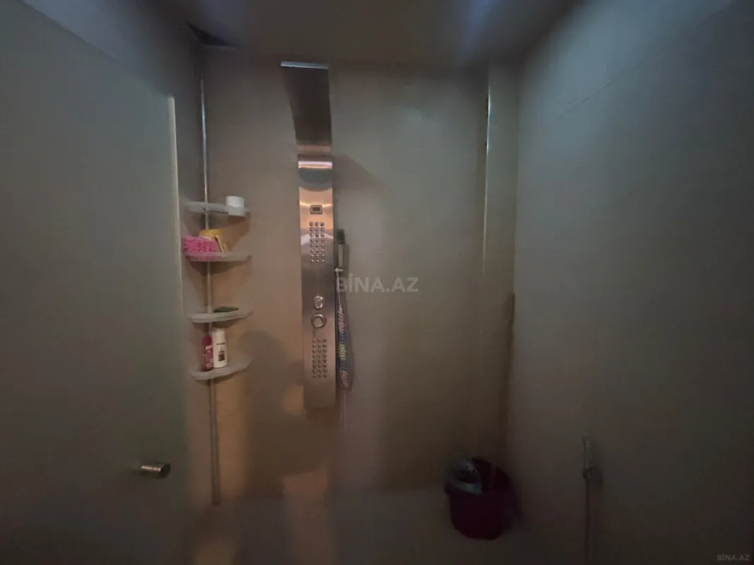 Satılır 9 otaqlı həyət evi 400 m²