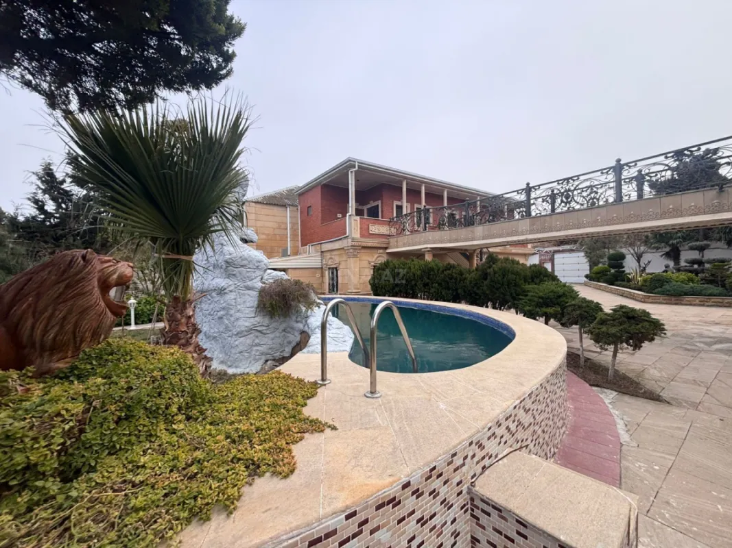 Satılır 9 otaqlı həyət evi 400 m²