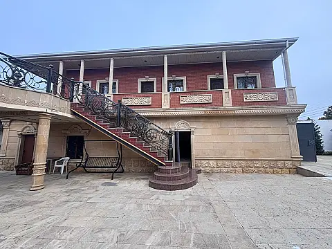 Satılır 9 otaqlı həyət evi 400 m²
