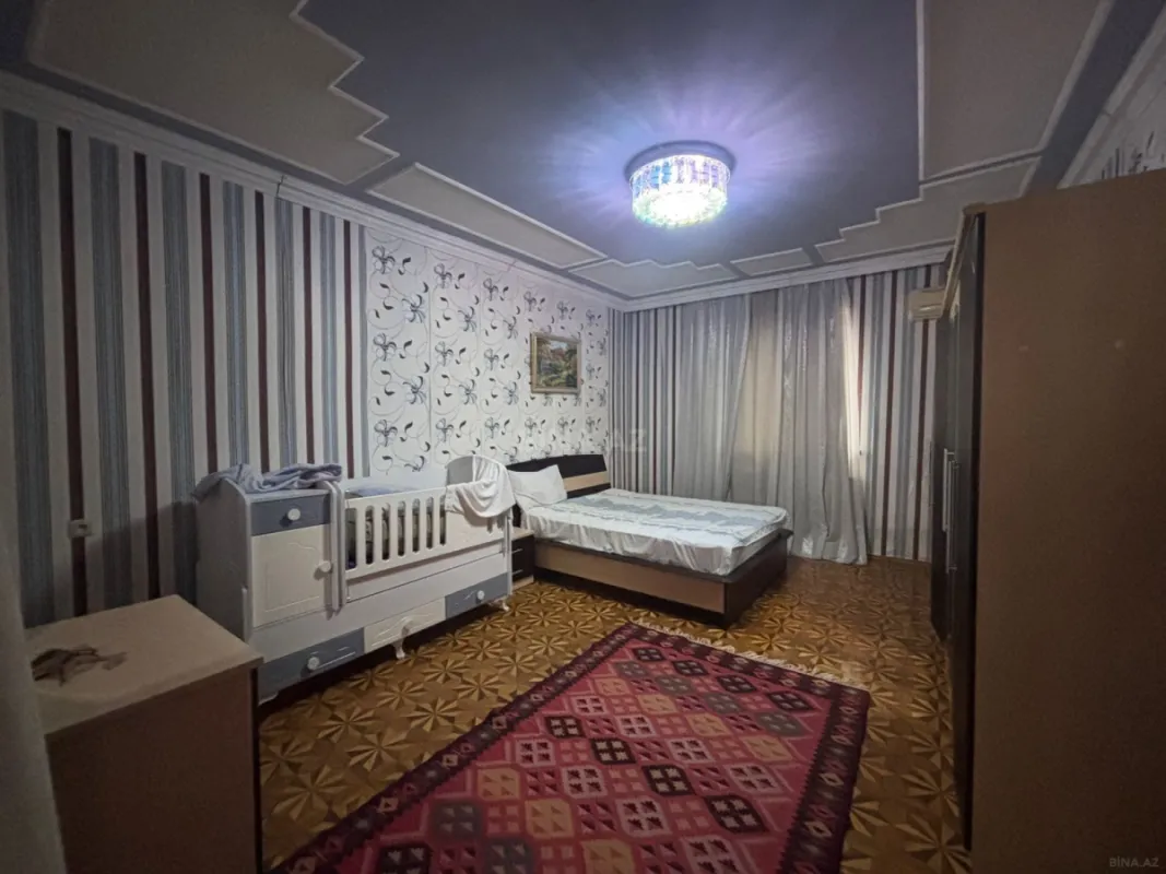 Satılır 9 otaqlı həyət evi 400 m²