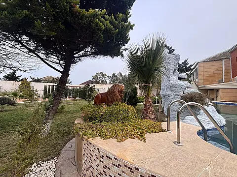 Satılır 9 otaqlı həyət evi 400 m²