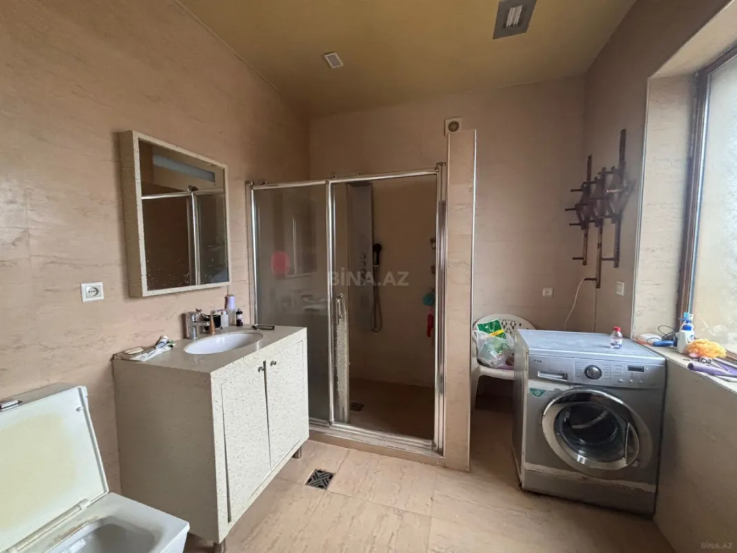 Satılır 9 otaqlı həyət evi 400 m²