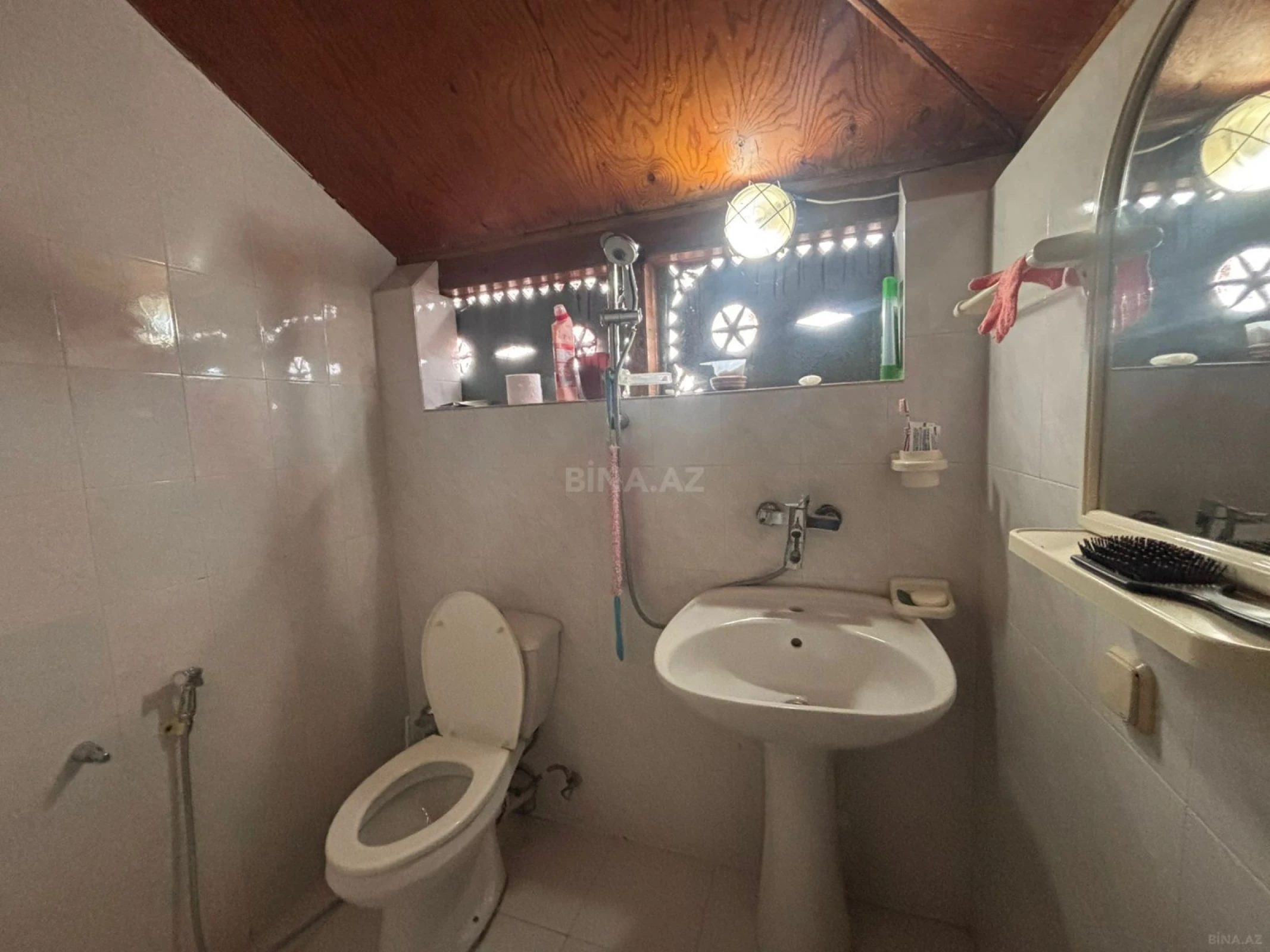 Satılır 9 otaqlı həyət evi 400 m²