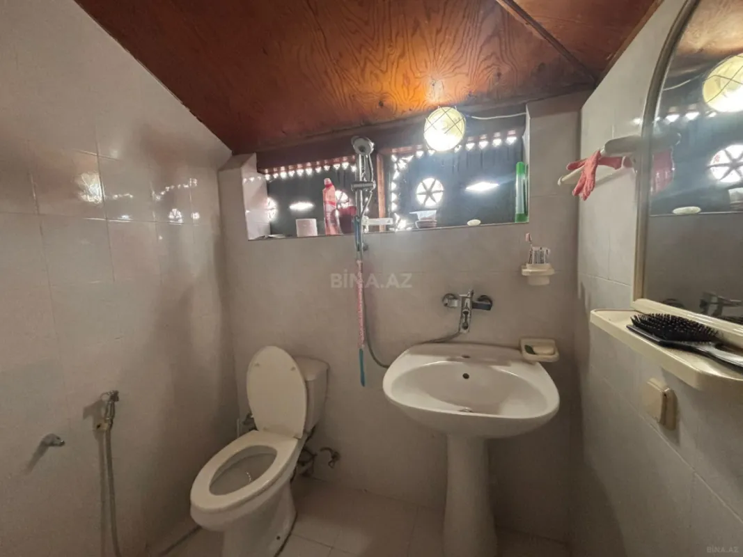 Satılır 9 otaqlı həyət evi 400 m²