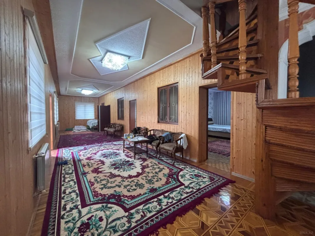 Satılır 9 otaqlı həyət evi 400 m²