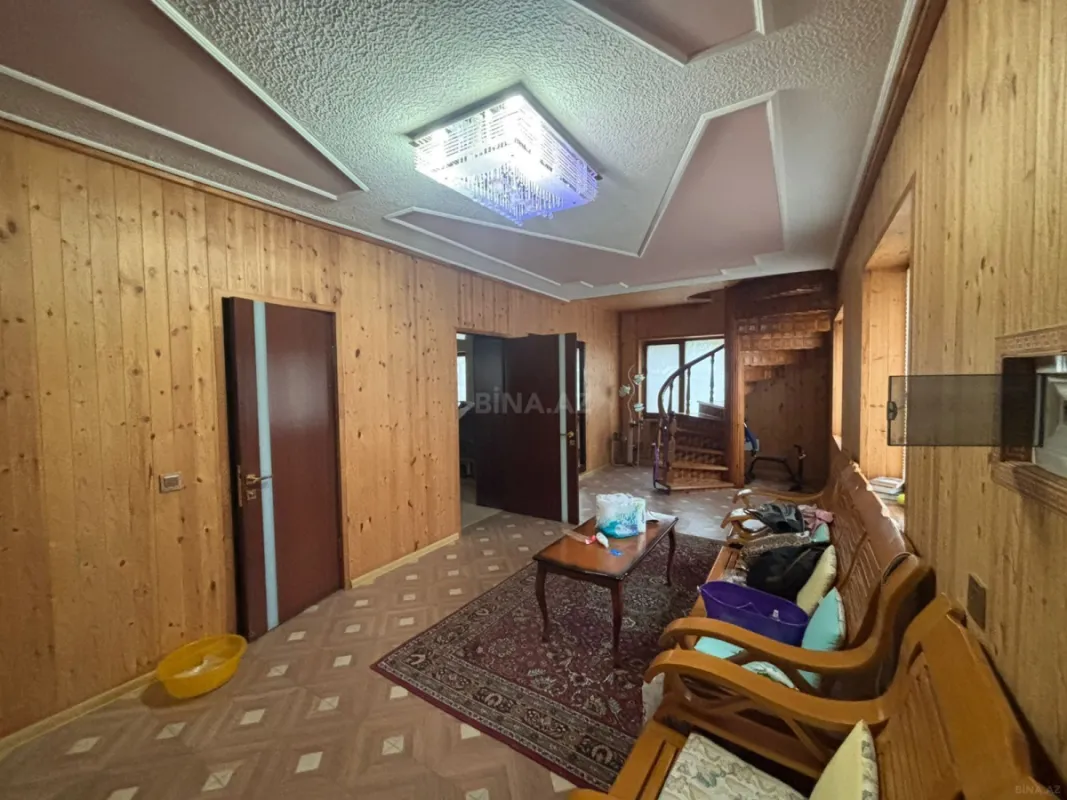 Satılır 9 otaqlı həyət evi 400 m²