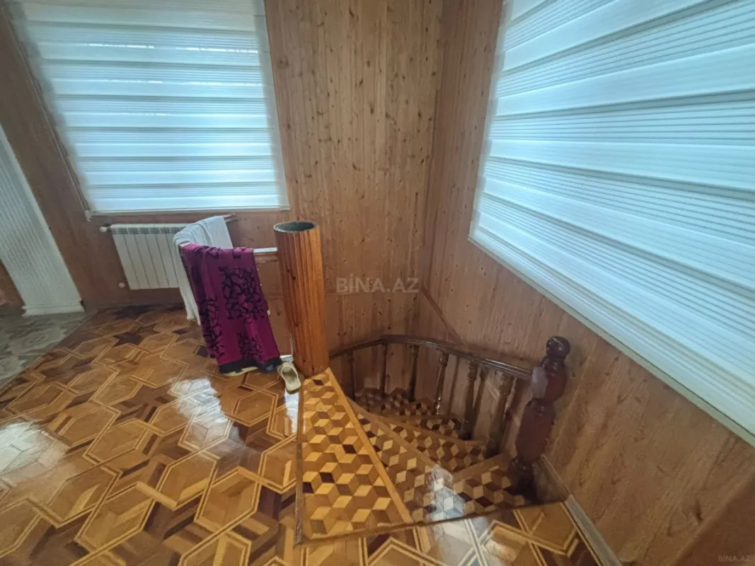 Satılır 9 otaqlı həyət evi 400 m²