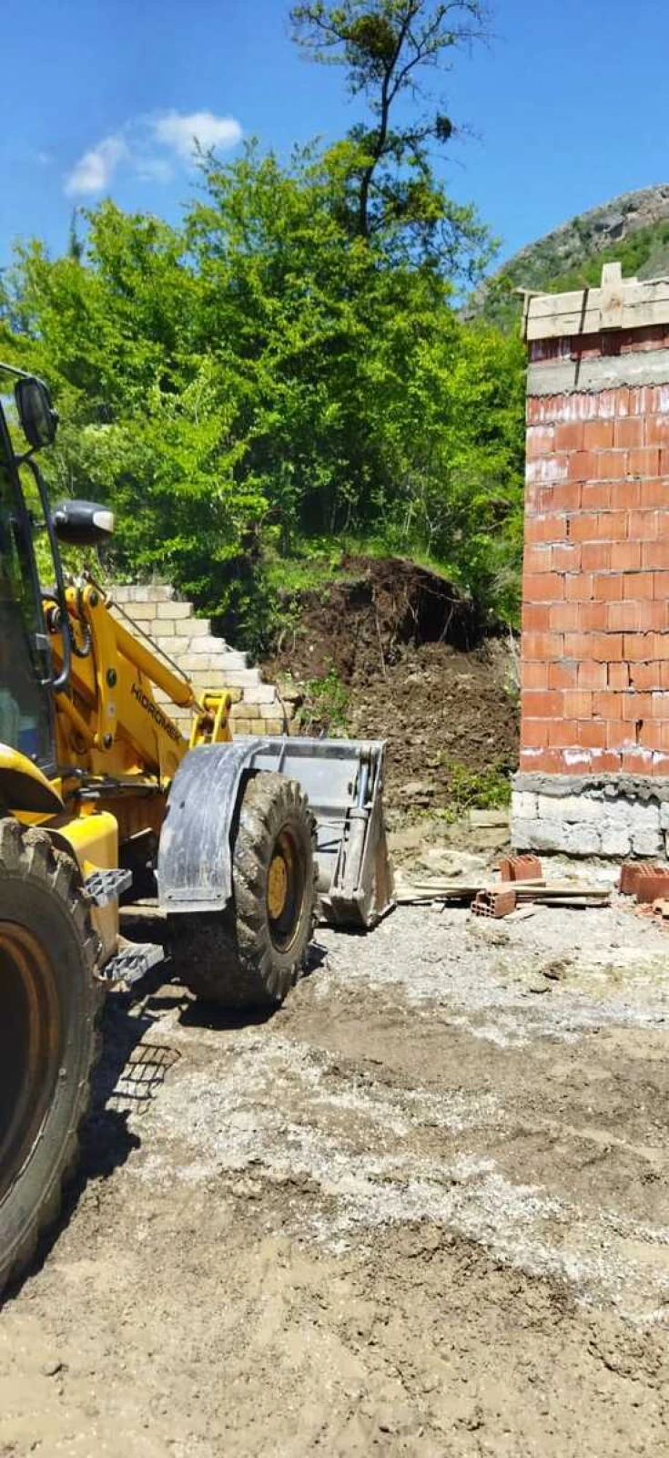 Satılır 4 otaqlı həyət evi 850 m²