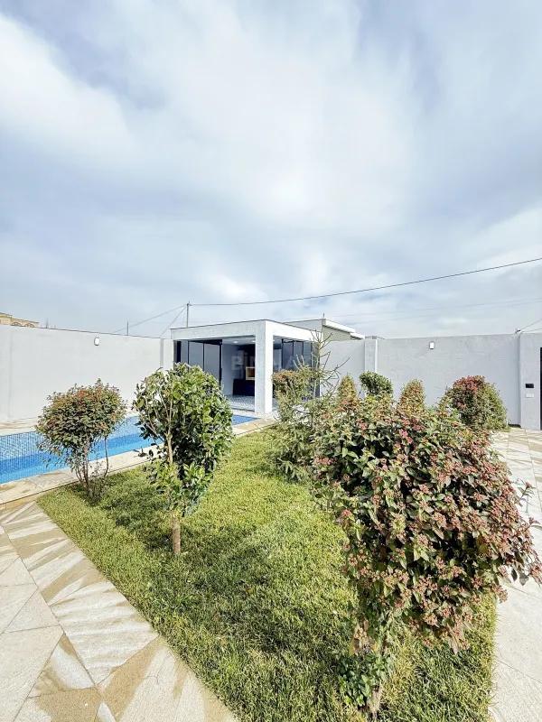 Satılır 4 otaqlı həyət evi 180 m²