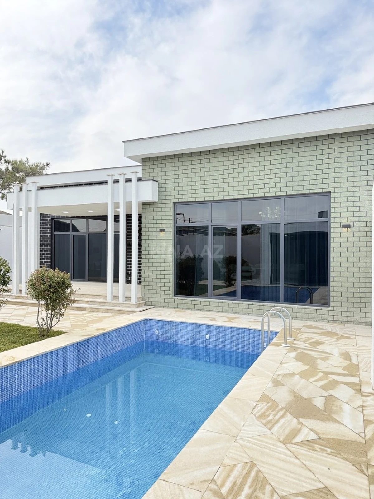 Satılır 4 otaqlı həyət evi 180 m²