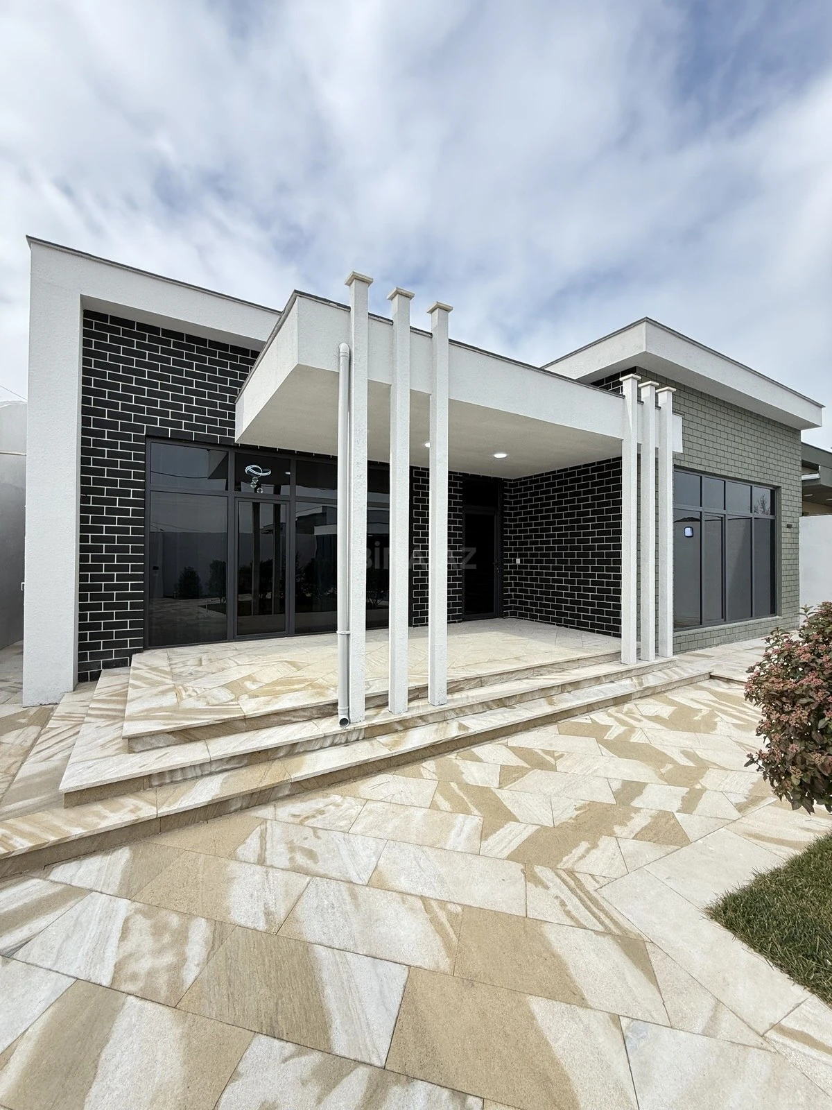 Satılır 4 otaqlı həyət evi 180 m²