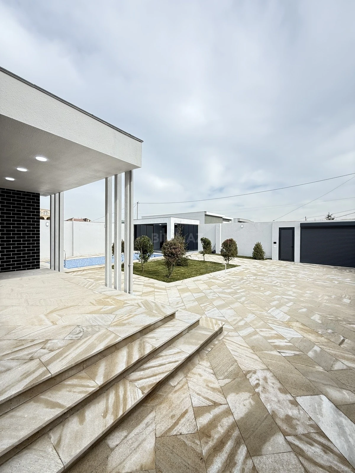 Satılır 4 otaqlı həyət evi 180 m²