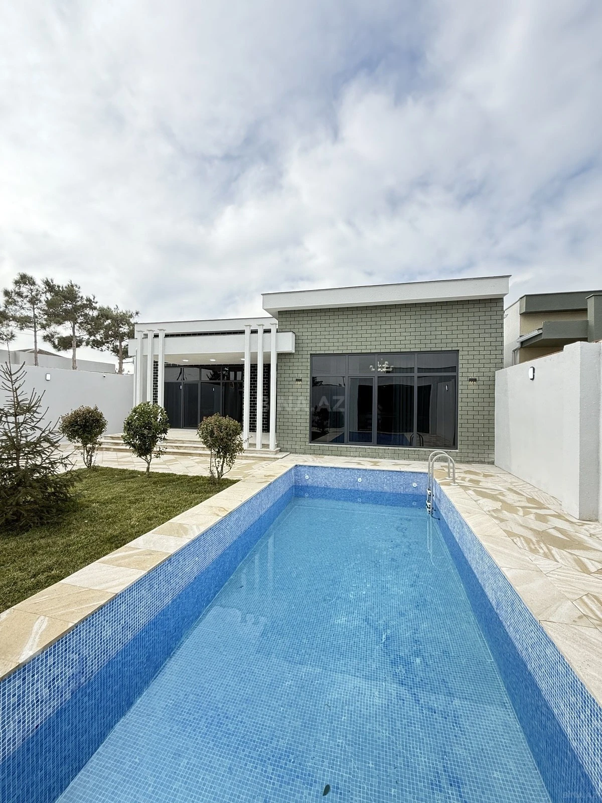 Satılır 4 otaqlı həyət evi 180 m²