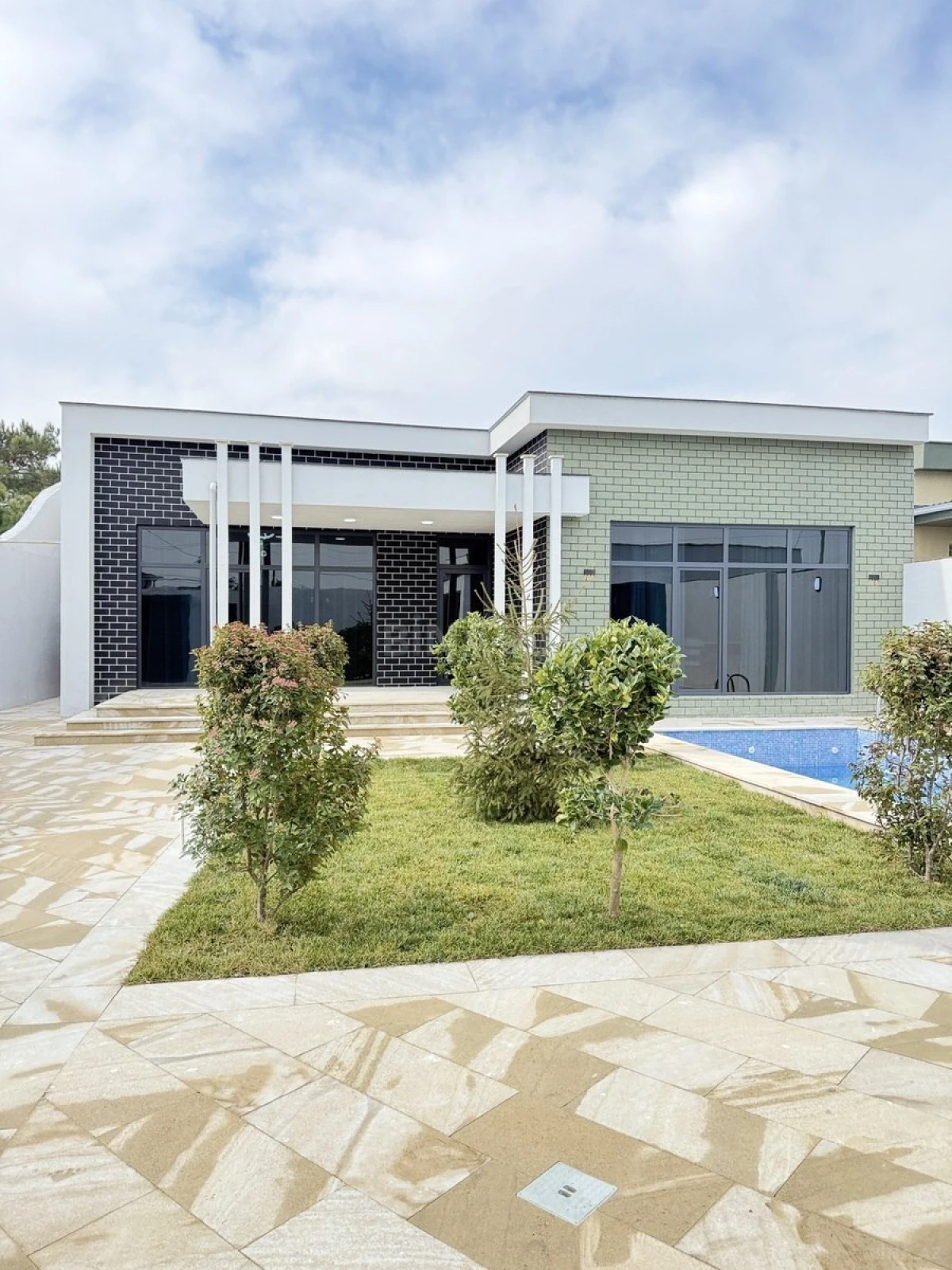 Satılır 4 otaqlı həyət evi 180 m²