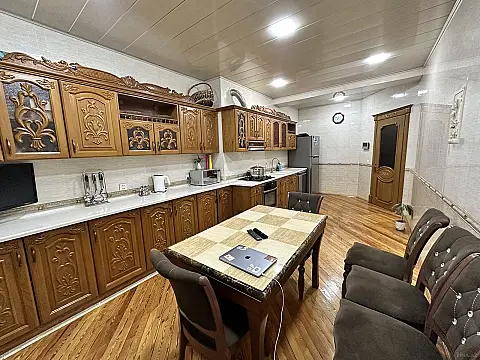 Satılır 3 otaqlı mənzil 152 m²