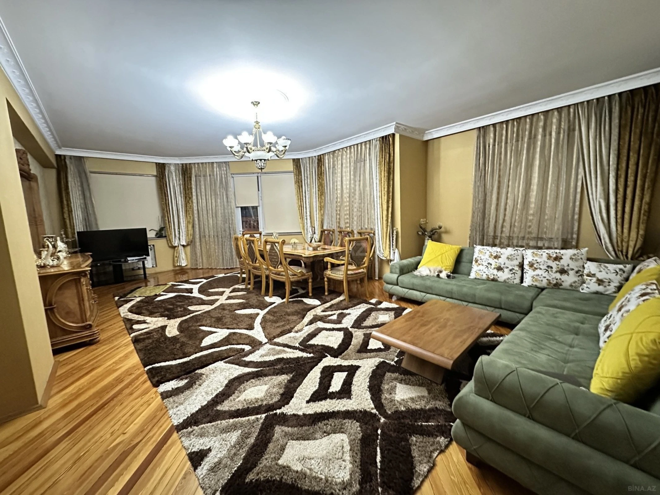 Satılır 3 otaqlı mənzil 152 m²