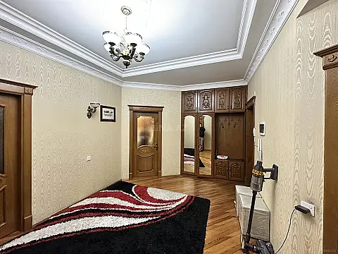 Satılır 3 otaqlı mənzil 152 m²