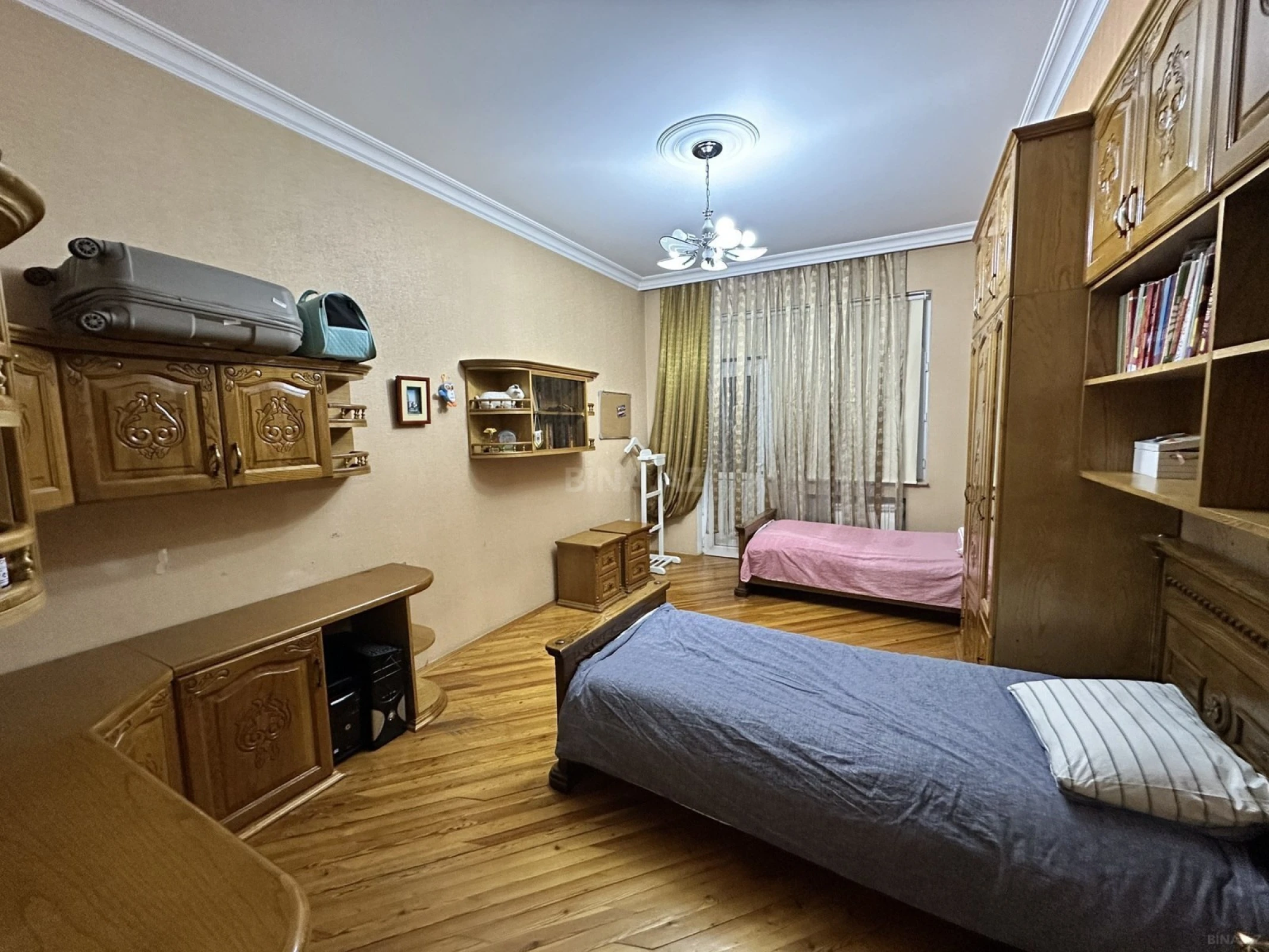 Satılır 3 otaqlı mənzil 152 m²