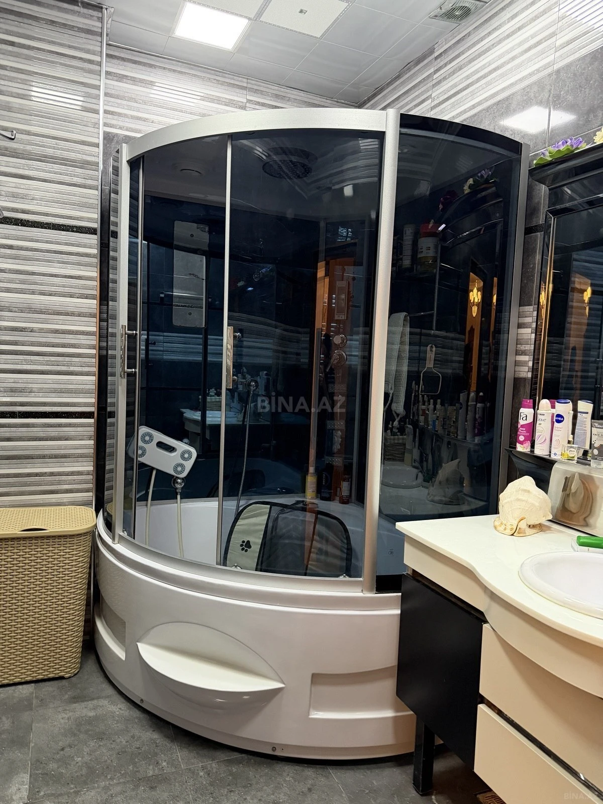 Satılır 4 otaqlı mənzil 203 m²