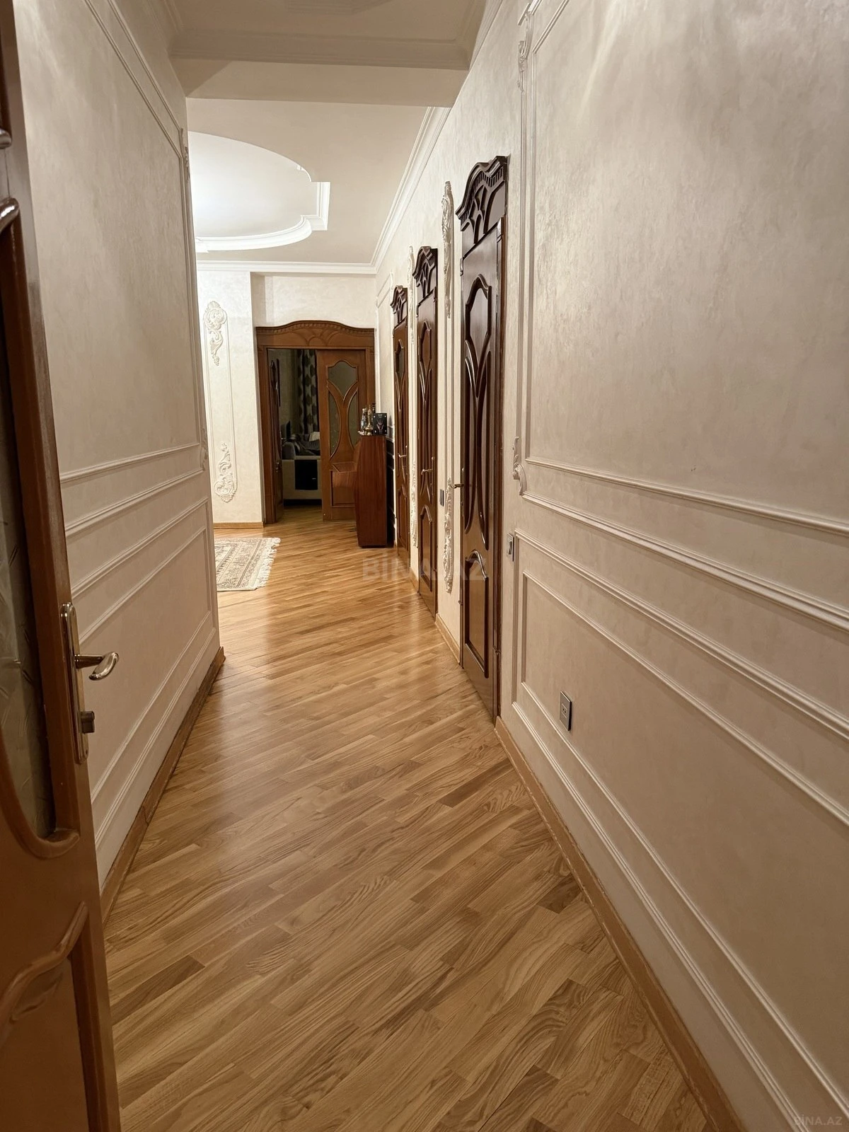 Satılır 4 otaqlı mənzil 203 m²