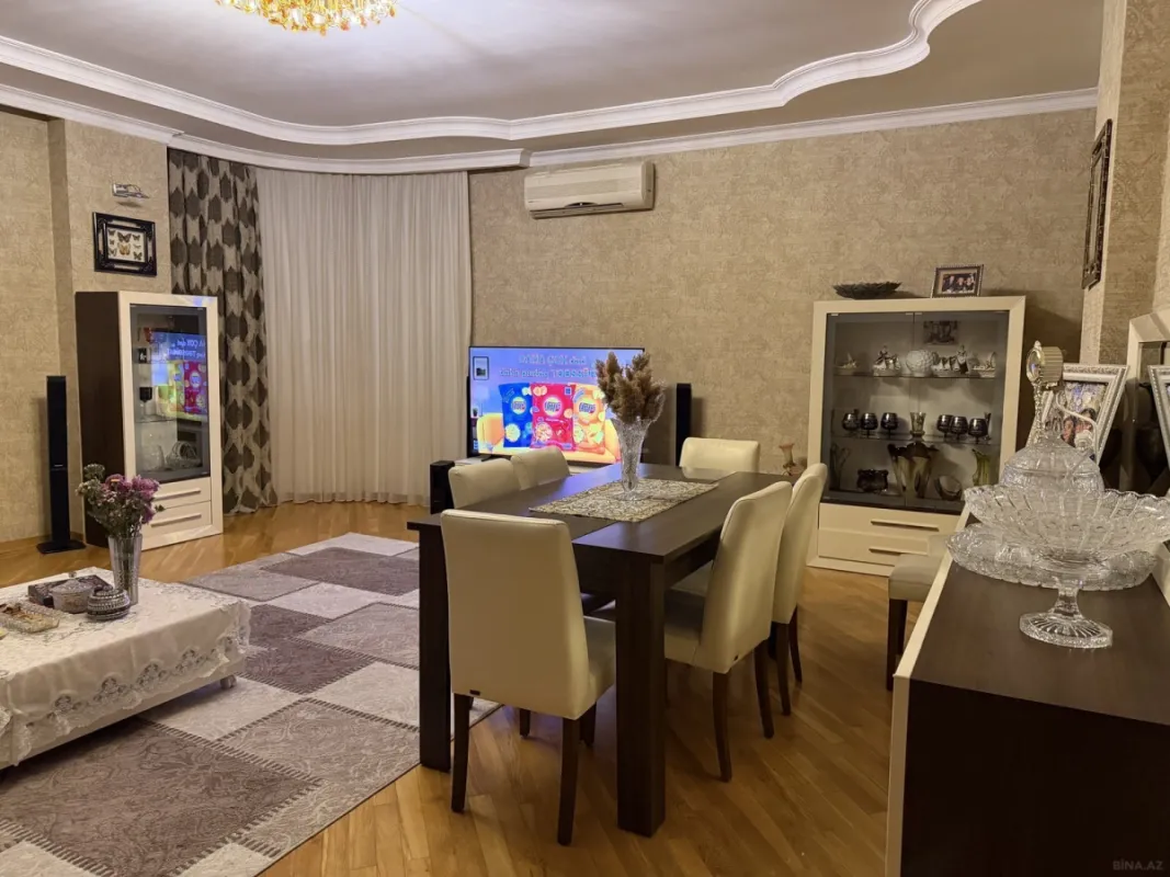 Satılır 4 otaqlı mənzil 203 m²