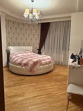 Satılır 4 otaqlı mənzil 203 m²