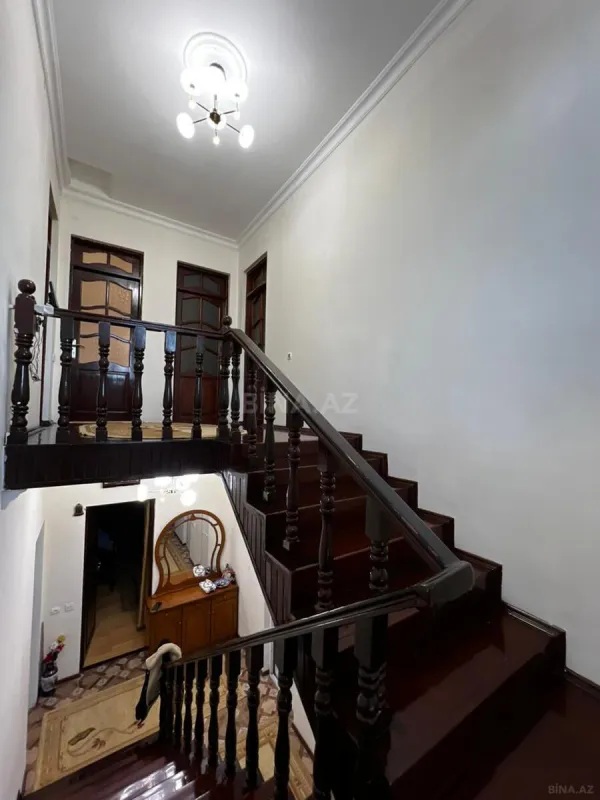 Satılır 6 otaqlı həyət evi 200 m²