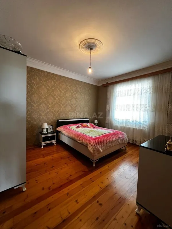 Satılır 6 otaqlı həyət evi 200 m²