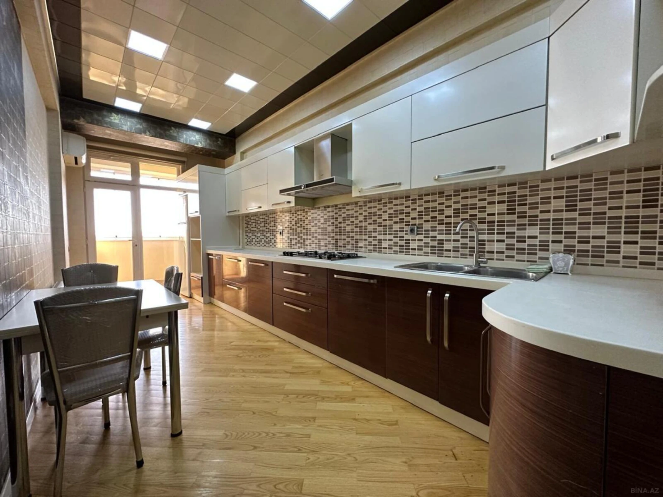 Kirayə verilir 3 otaqlı mənzil 140 m²