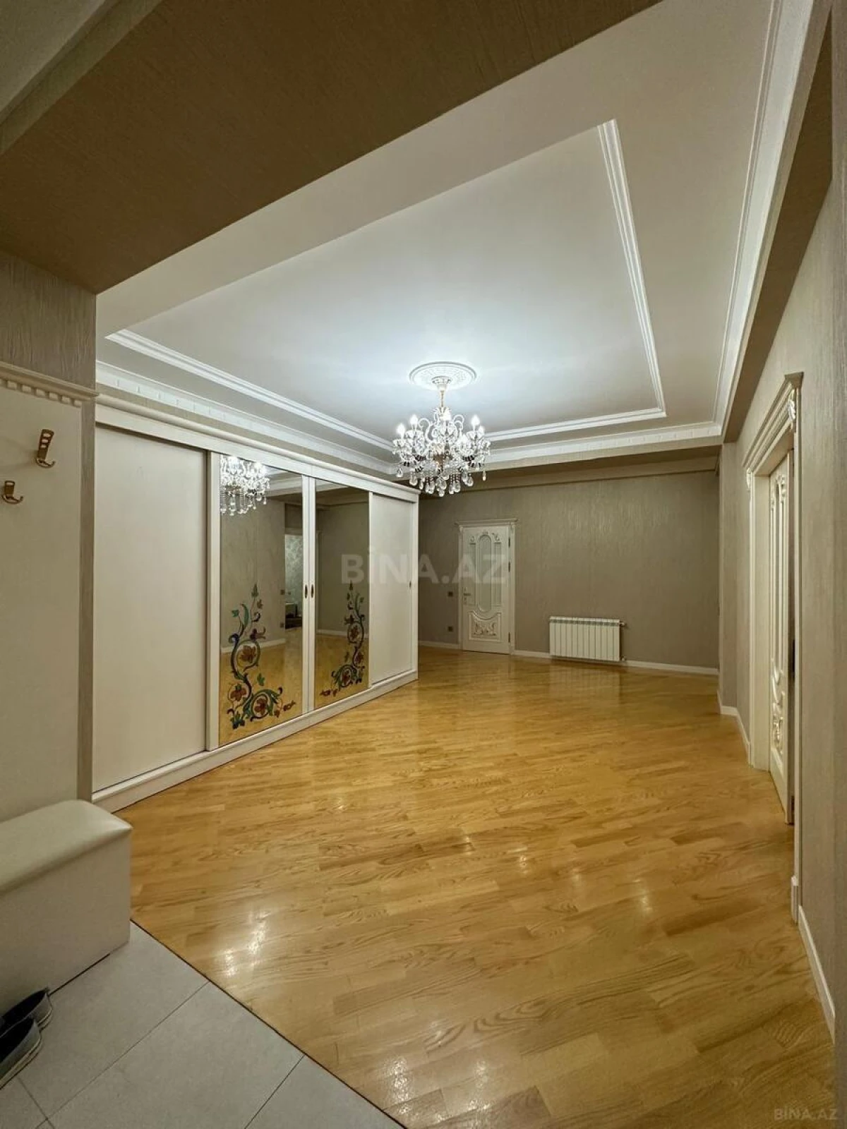 Kirayə verilir 3 otaqlı mənzil 140 m²