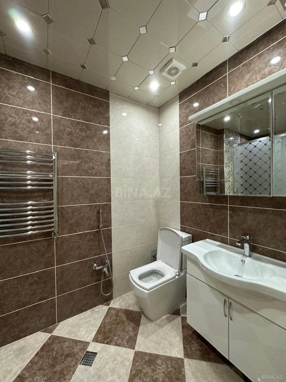 Kirayə verilir 3 otaqlı mənzil 140 m²